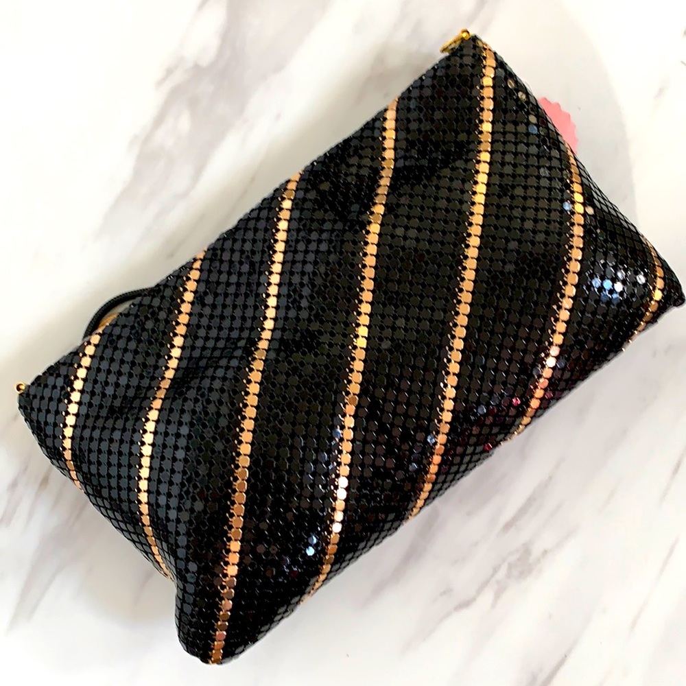 Mesh bag w strap in stripe design, black and gold